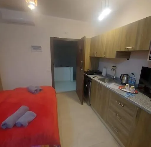 Studiowohnung Auf Poolebene Apartman